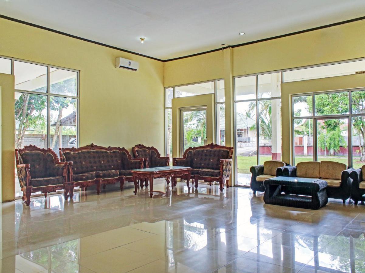 OYO 90423 Hotel Aman Palangkaraya Buitenkant foto