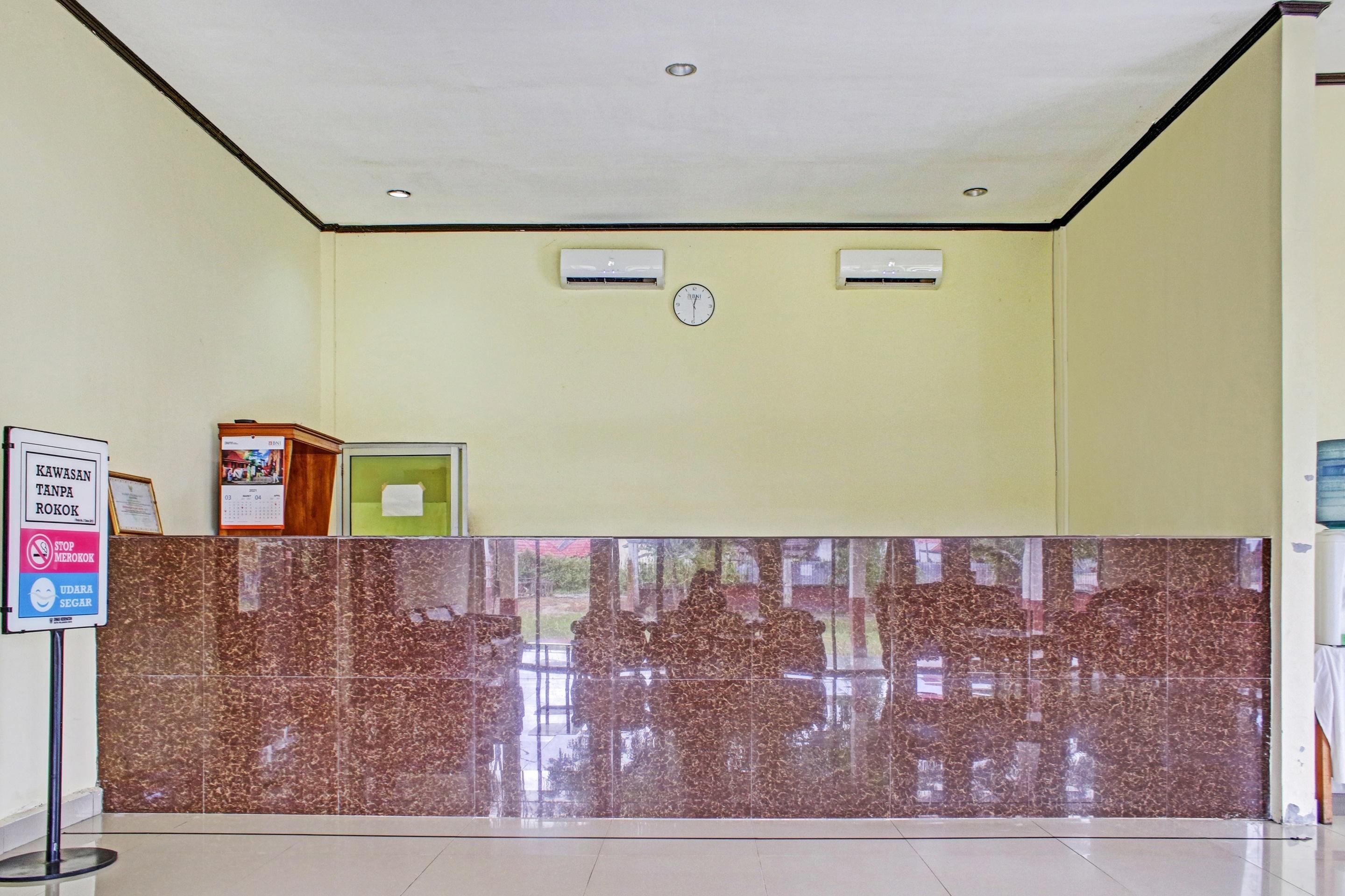 OYO 90423 Hotel Aman Palangkaraya Buitenkant foto